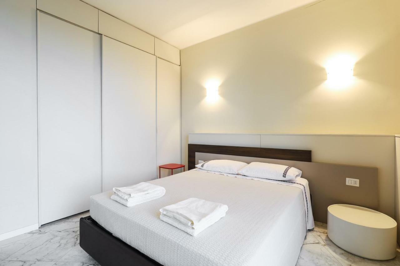 Duomo Luxury Apartment Milan Bagian luar foto