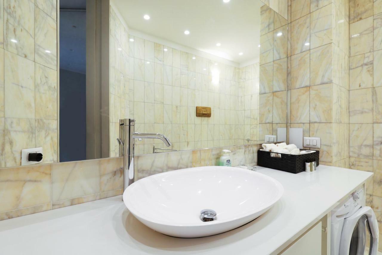 Duomo Luxury Apartment Milan Bagian luar foto