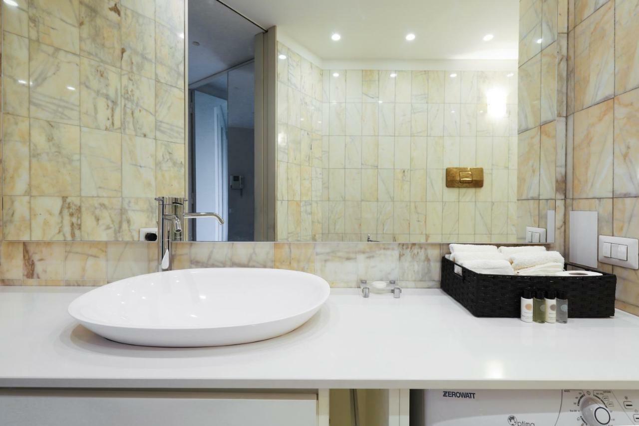 Duomo Luxury Apartment Milan Bagian luar foto